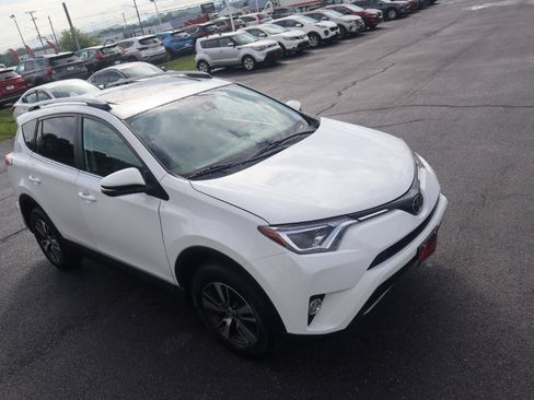 Used 2017 Toyota RAV4 XLE AWD/4WD image 23