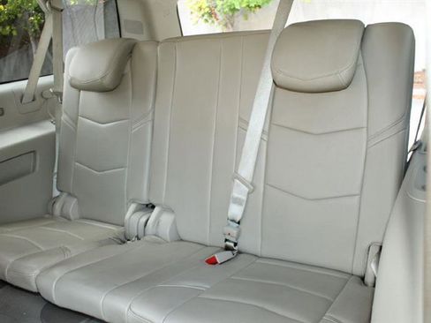 Used 2015 Cadillac Escalade ESV Luxury image 13