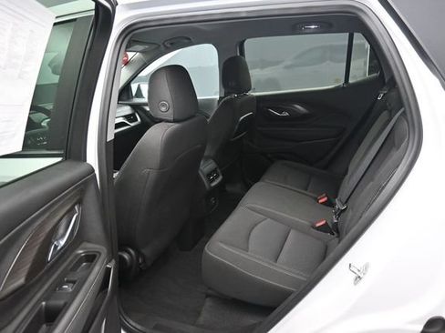 Used 2024 GMC Terrain SLE FWD image 19