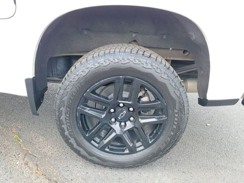 Used 2021 Chevrolet Silverado 1500 LT Trail Boss w/ Convenience Package II AWD/4WD image 16