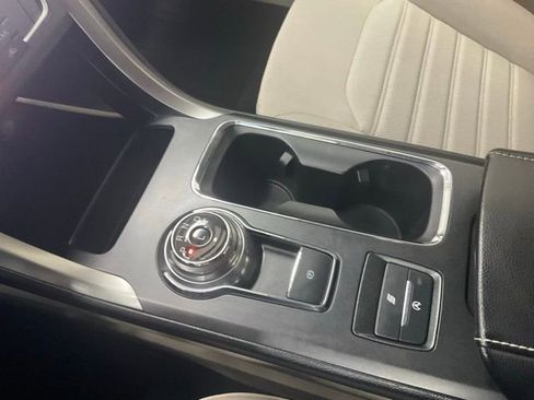 Used 2020 Ford Fusion SE image 12