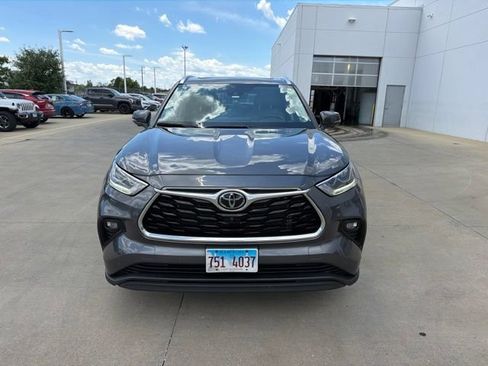 Used 2023 Toyota Highlander Limited AWD/4WD image 2