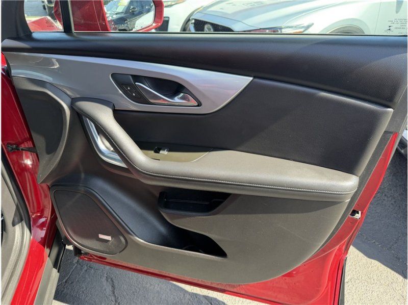Used 2019 Chevrolet Blazer LT w/ Sound & Technology Package FWD image 32