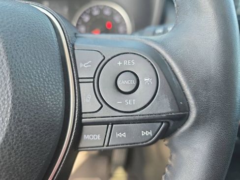 Used 2020 Toyota RAV4 XLE Premium image 18