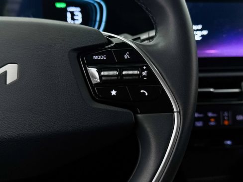 Certified 2025 Kia Niro EX FWD image 35