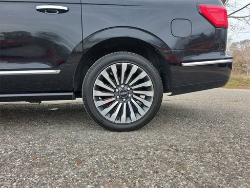 Used 2019 Lincoln Navigator L Reserve image 38