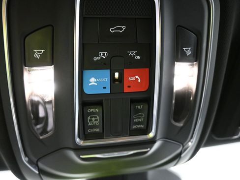 Used 2023 Jeep Grand Cherokee Altitude image 15