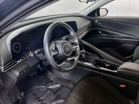 Used 2023 Hyundai Elantra SEL w/ Convenience Package FWD image 9