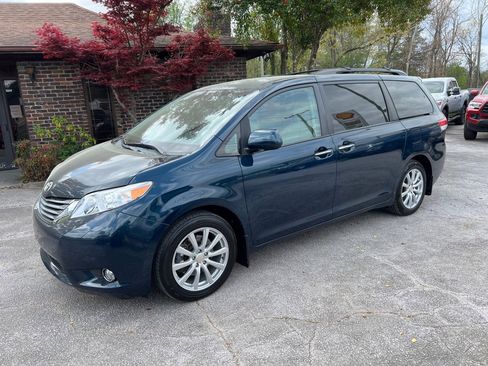 Used 2012 Toyota Sienna Limited w/ Premium Pkg image 1