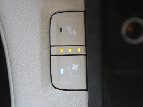 Used 2019 GMC Acadia Denali w/ Technology Package FWD image 44