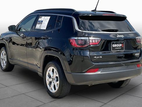 Used 2025 Jeep Compass Latitude w/ Sun & Sound Group AWD/4WD image 12