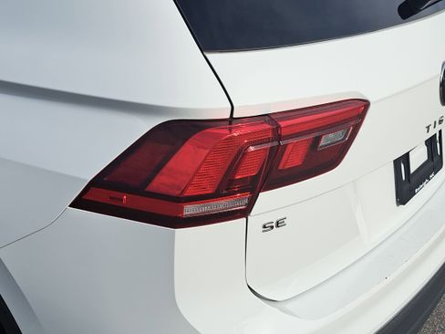 Used 2024 Volkswagen Tiguan SE image 33