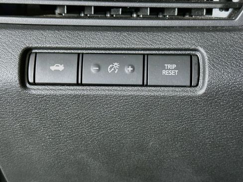 Used 2025 Nissan Altima 2.5 SV FWD image 16