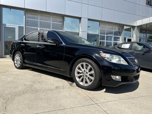 Used 2011 Lexus LS 460 AWD w/ Luxury Value Edition image 2