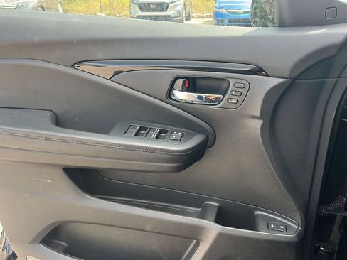Used 2021 Honda Pilot Touring image 3