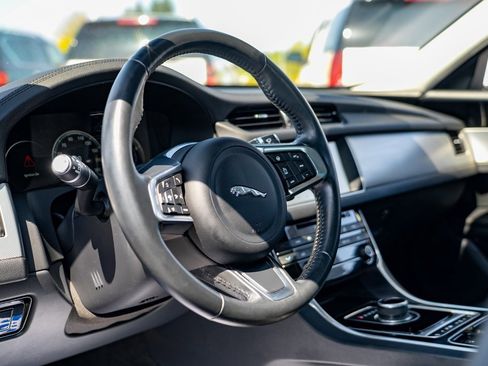 Used 2018 Jaguar XF Prestige image 14