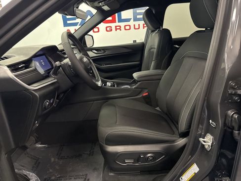 New 2026 Jeep Grand Cherokee Laredo AWD/4WD image 13