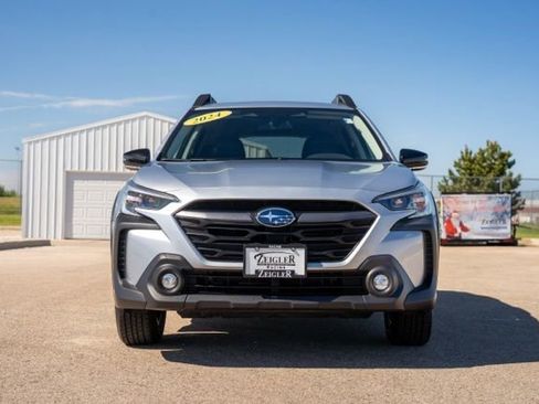 Used 2024 Subaru Outback Premium AWD/4WD image 2