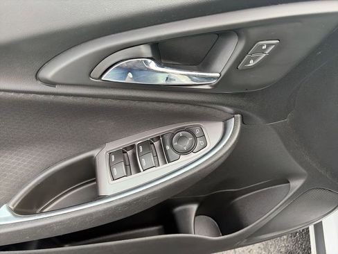 Used 2021 Chevrolet Malibu LT FWD image 19