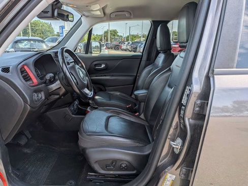 Used 2019 Jeep Renegade Trailhawk AWD/4WD image 14
