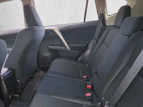 Used 2017 Toyota RAV4 LE image 17