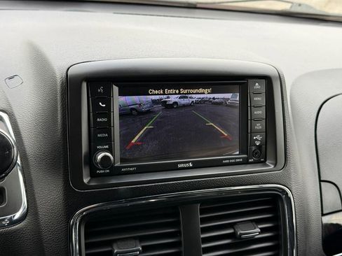 Used 2019 Dodge Grand Caravan SXT w/ Driver Convenience Group image 22