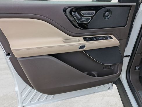 Used 2023 Lincoln Aviator Reserve w/ Equipment Group 201A RWD image 11