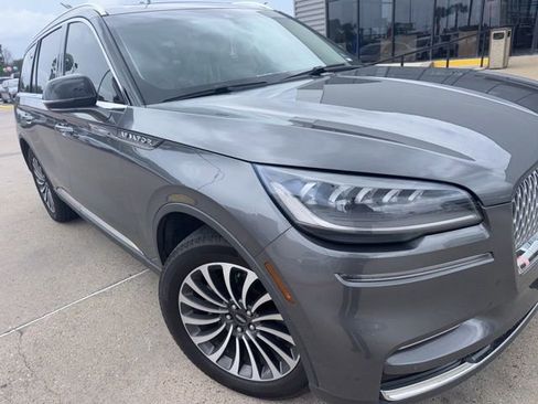 Used 2023 Lincoln Aviator AWD w/ Premium Package image 2