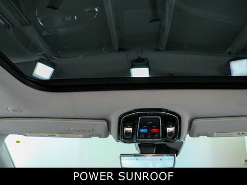 Used 2022 Jeep Grand Cherokee Overland w/ Adv Protech Group III AWD/4WD image 21