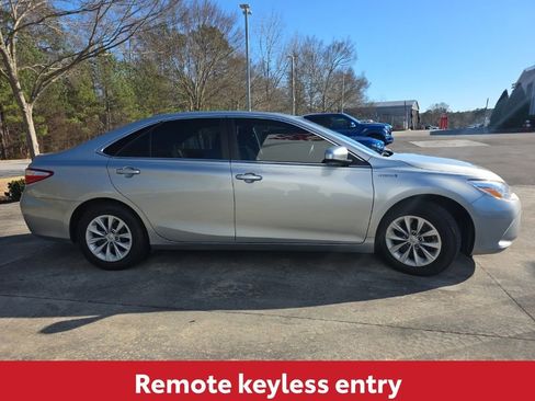 Used 2016 Toyota Camry LE image 9