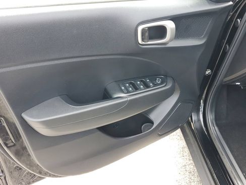 Used 2026 Hyundai Venue SE FWD image 16