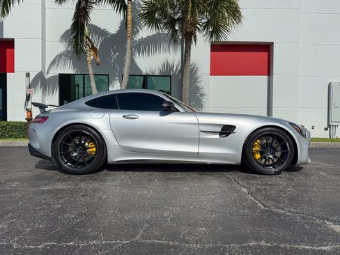 Used 2018 Mercedes-Benz AMG GT R image 2
