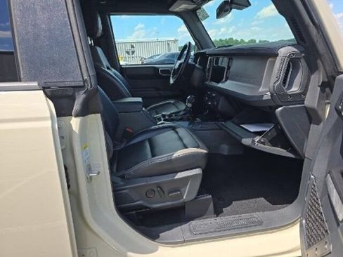 Used 2025 Ford Bronco Outer Banks AWD/4WD image 8
