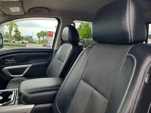 Used 2019 Nissan Titan PRO-4X w/ Pro-4x Convenience Package AWD/4WD image 18