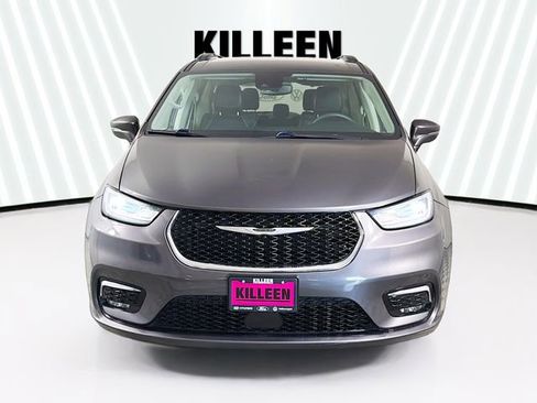 Used 2022 Chrysler Pacifica Touring-L image 2