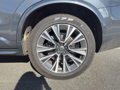 Certified 2022 Volvo XC90 T6 Momentum w/ Climate Package image 11