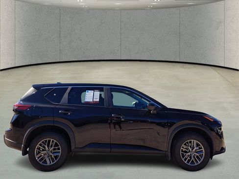 Used 2026 Nissan Rogue S FWD image 4