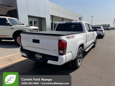 Used 2019 Toyota Tacoma TRD Sport AWD/4WD image 5