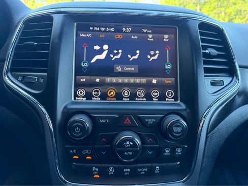 Used 2018 Jeep Grand Cherokee Altitude AWD/4WD image 21
