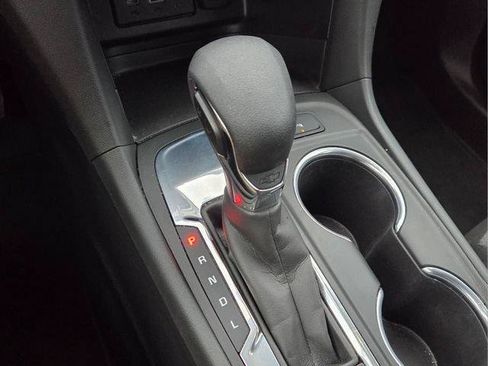 Used 2024 Chevrolet Equinox LT FWD image 24