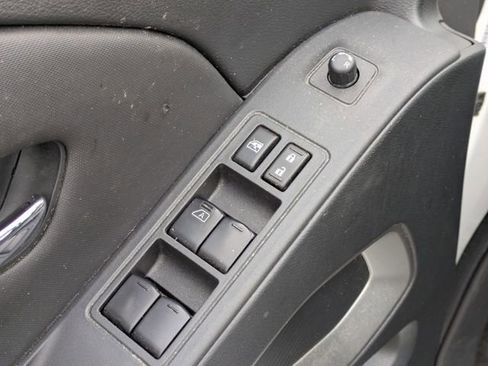 Used 2023 Nissan Frontier SV w/ Tow Package image 13