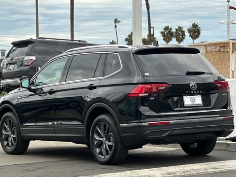 Used 2022 Volkswagen Tiguan SE w/ Panoramic Sunroof Package image 7