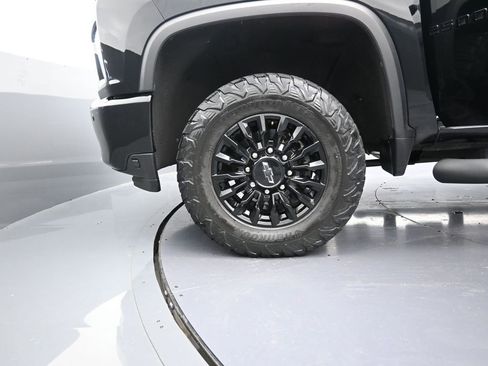 Used 2023 Chevrolet Silverado 2500 LTZ w/ LTZ Plus Package image 13