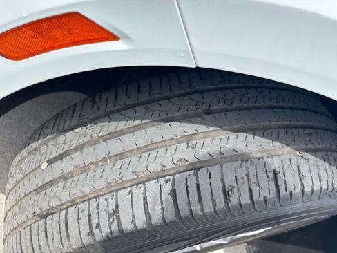 Used 2024 Buick Enclave Premium AWD/4WD image 29