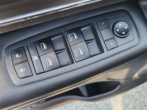 Used 2021 Jeep Grand Cherokee Limited image 24