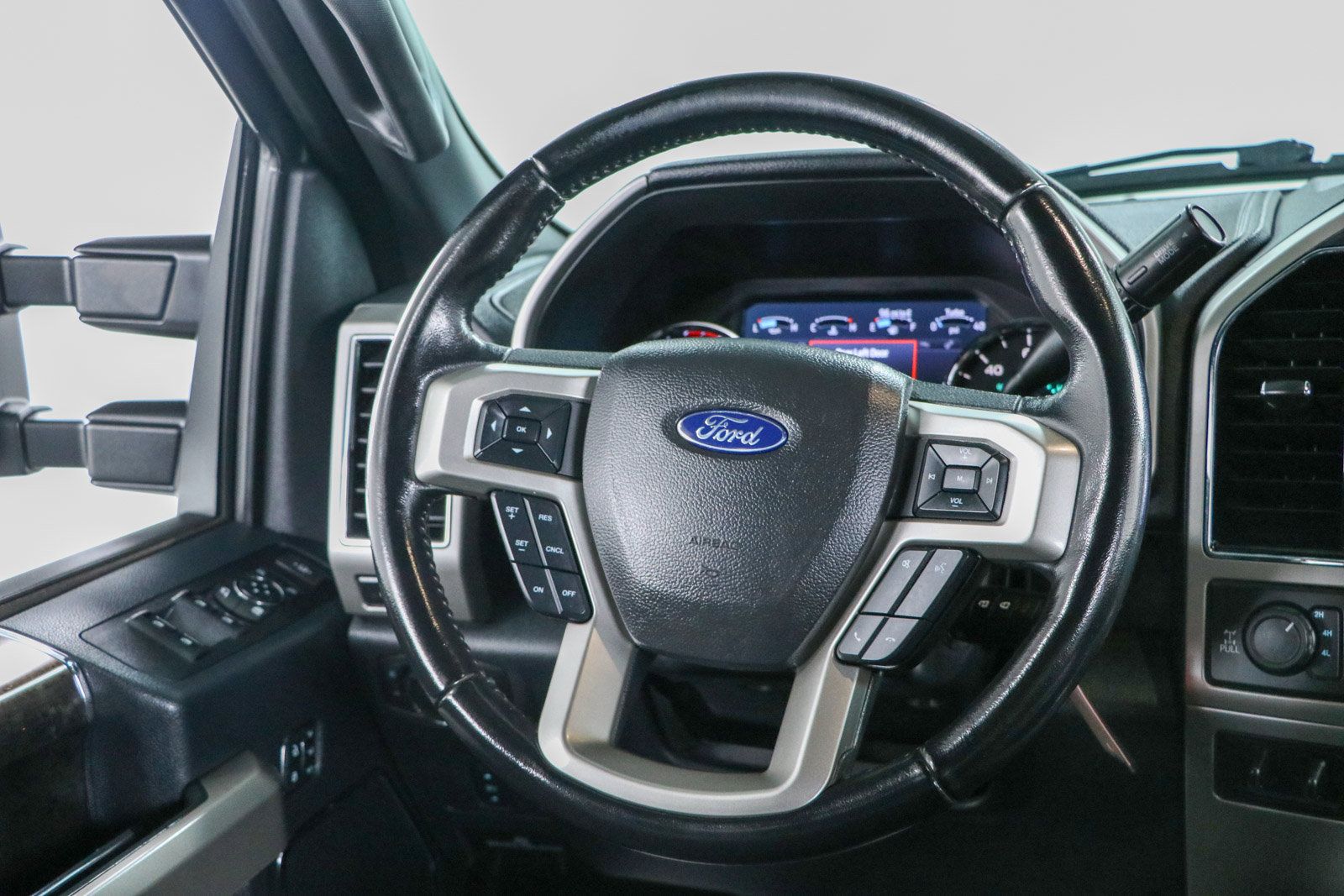Used 2022 Ford F250 Lariat w/ Black Appearance Package AWD/4WD image 13