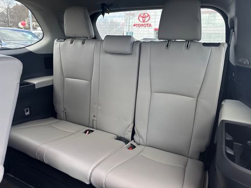 Used 2026 Toyota Grand Highlander XLE image 41