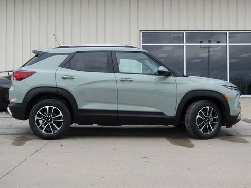 New 2026 Chevrolet TrailBlazer LT w/ Convenience Package image 2