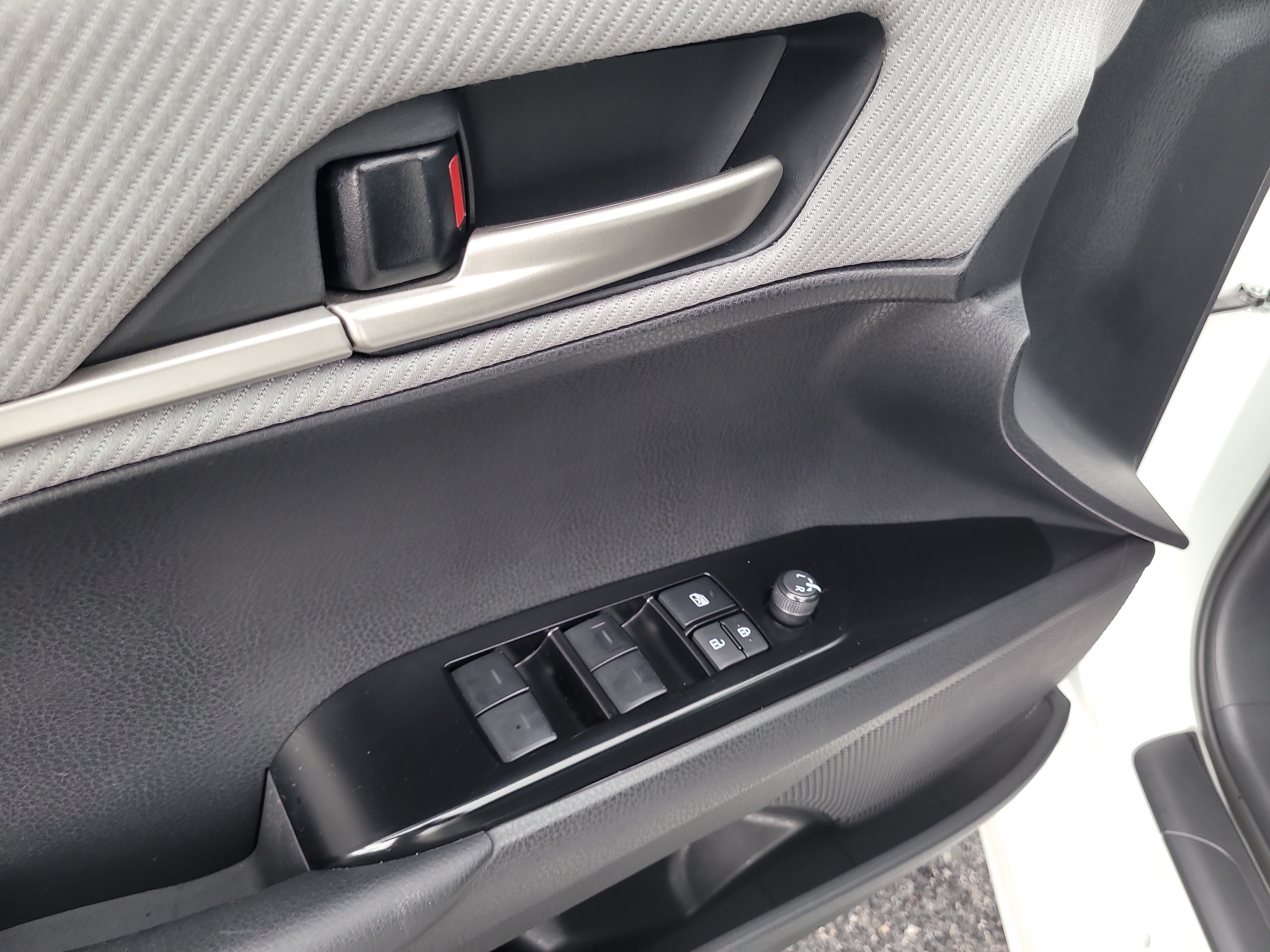 Used 2025 Toyota Camry SE FWD image 17
