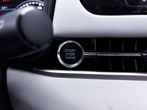 New 2026 Mitsubishi Outlander SE image 15